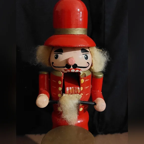Vintage 9 inch Tall Drummer Nutcracker Figurine - Picture 4 of 13